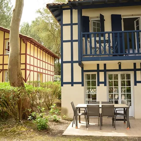 40 **** Golf Surf A Pieds Holiday home *