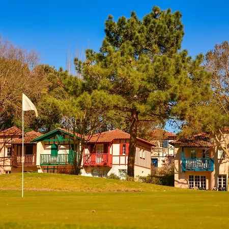 40 **** Golf Surf A Pieds Holiday home *